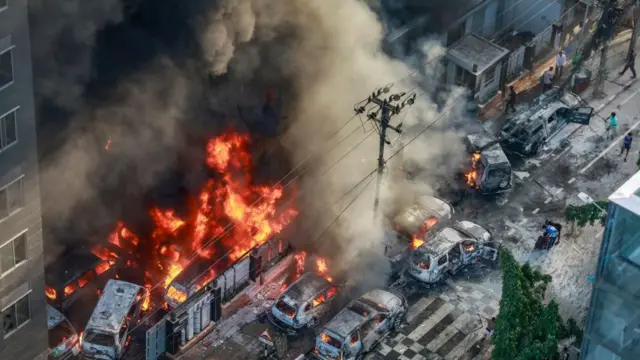 “बांग्लादेश में हिंसा और अराजकता, नागरिकों में भय और कानून-व्यवस्था पर सवाल”