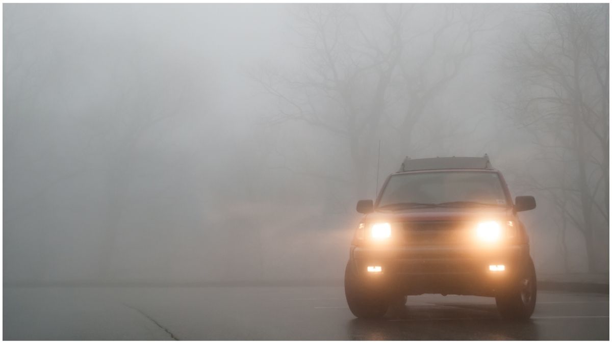 उत्तर प्रदेश में गलन भरी सर्दी और घने कोहरे के बीच ठंड से जूझते लोग, सर्द मौसम का असर जनजीवन पर