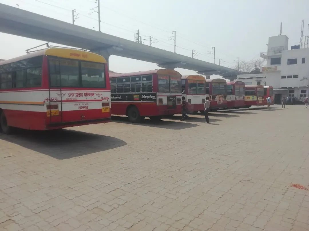 लखनऊ के चारबाग बस अड्डे से बस सेवाएं बंद होने की तैयारी, आलमबाग बस स्टेशन से संचालन की जानकारी