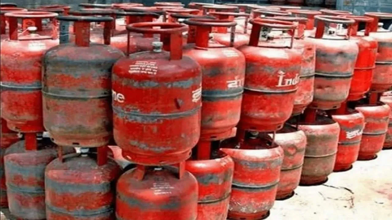 "2026 में LPG सिलेंडर की नई कीमत, कमर्शियल सिलेंडर महंगा हुआ"