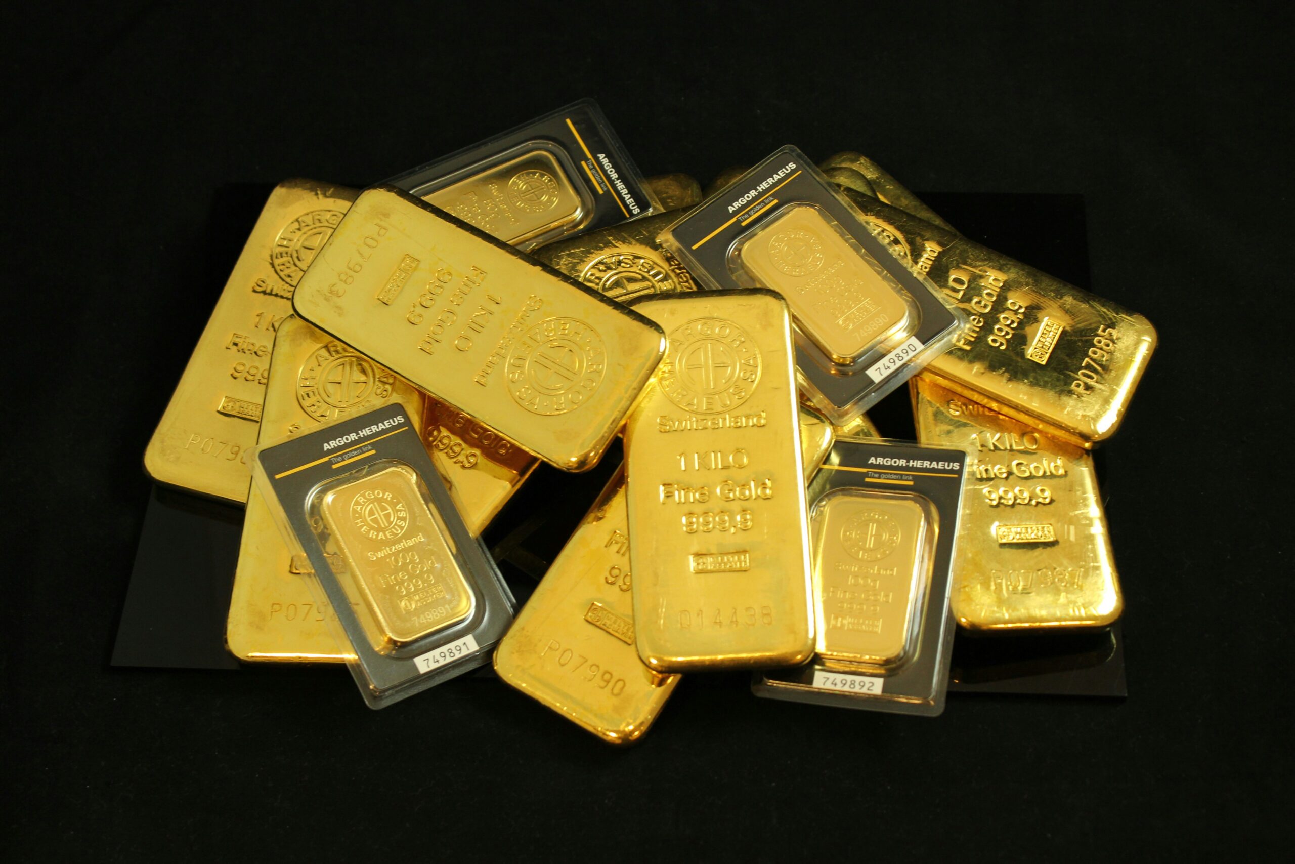 “Gold Silver Price Today: MCX पर चांदी में 2700 रुपये से ज्यादा की गिरावट, सोना भी हुआ सस्ता”