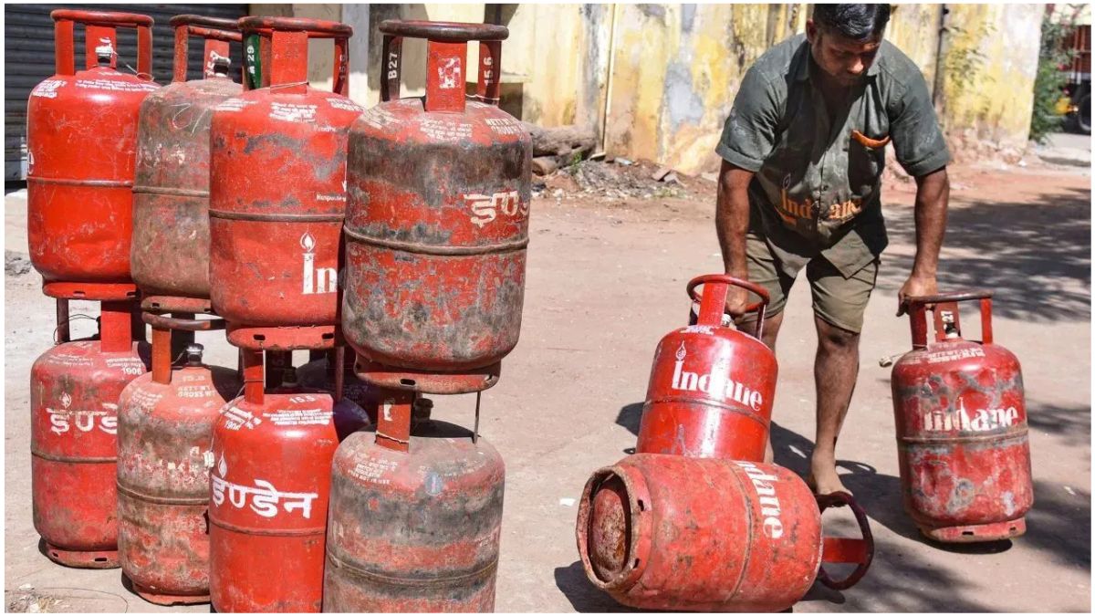 “दिल्ली सरकार की मुफ्त LPG सिलेंडर योजना: होली और दिवाली पर 17 लाख राशनकार्ड धारकों को लाभ”