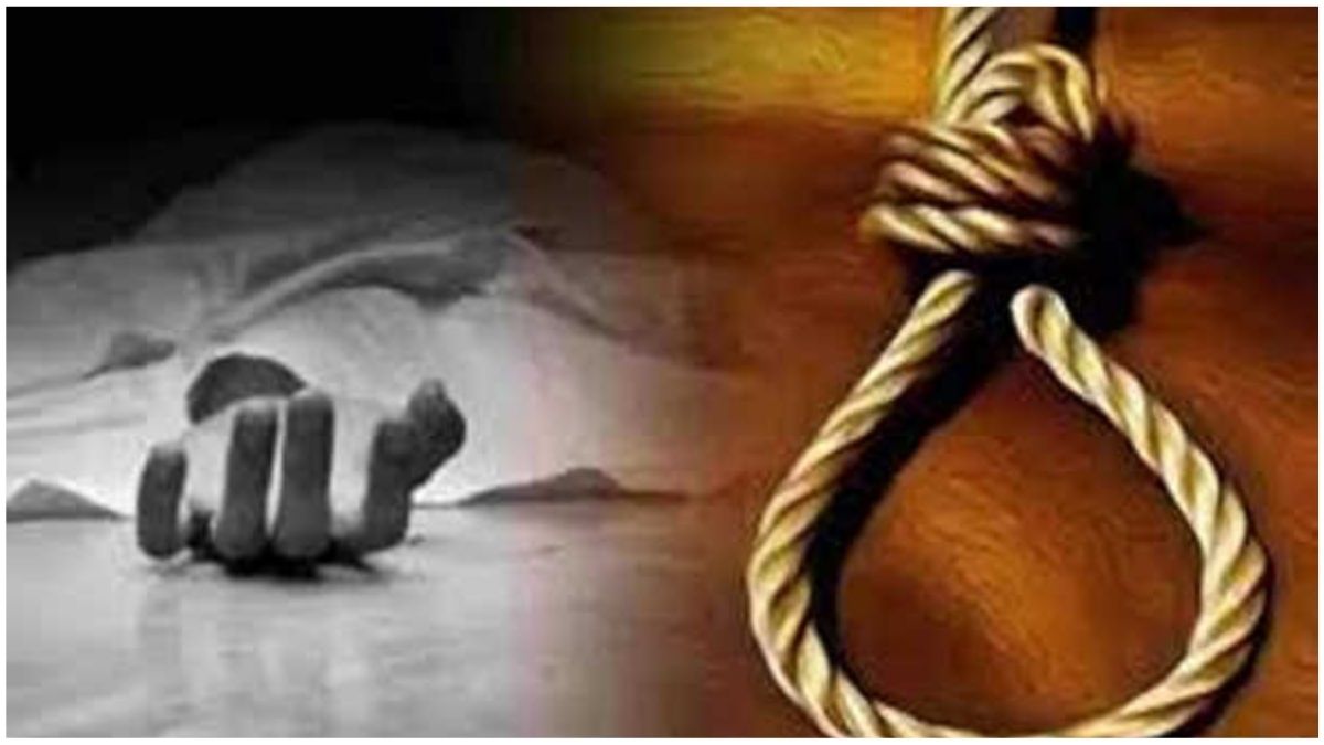 बिहार के सुपौल में आत्महत्या की घटना के बाद जांच करते पुलिसकर्मी और शोक में डूबा पीड़ित परिवार का घर