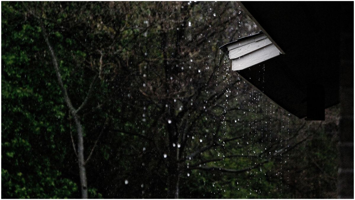 उत्तर भारत में मौसम परिवर्तन का दृश्य, दिल्ली-NCR में घने बादल, बारिश और बिजली के साथ खराब मौसम, यूपी-पंजाब-उत्तराखंड में बारिश व पहाड़ी इलाकों में बर्फबारी का अलर्ट