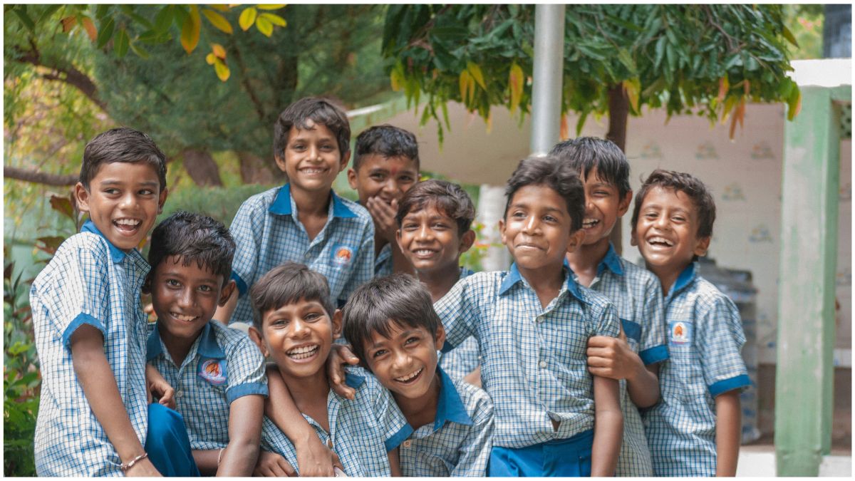 ठंड और प्रदूषण के कारण 19 जनवरी को स्कूल खुलने को लेकर असमंजस, छात्र और अभिभावक इंतजार में