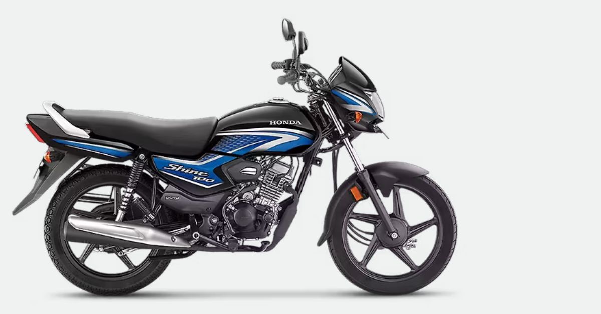 Honda Shine 100 बाइक का माइलेज, पावर और डिजाइन दिखाता हुआ फ्रंट और साइड व्यू, सड़क पर चलती हुई बाइक, कम्यूटर सेगमेंट की भरोसेमंद और किफायती बाइक का प्रदर्शन।