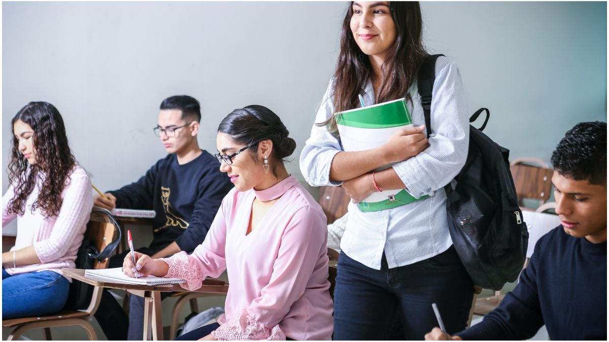 महाराष्ट्र में सरकारी नौकरी की तैयारी कर रहे युवाओं के लिए 70 हजार से अधिक पदों पर नई भर्ती की घोषणा से जुड़ी खबर का प्रतिनिधि चित्र