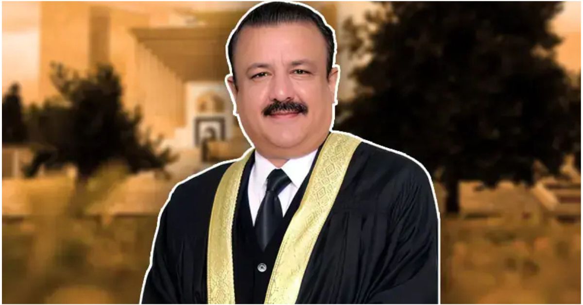 पाकिस्तान के इस्लामाबाद हाईकोर्ट के बाहर का दृश्य, जहां फर्जी LLB डिग्री मामले में जस्टिस तारिक महमूद जहांगीरी को पद से हटाने का फैसला सुनाया गया।