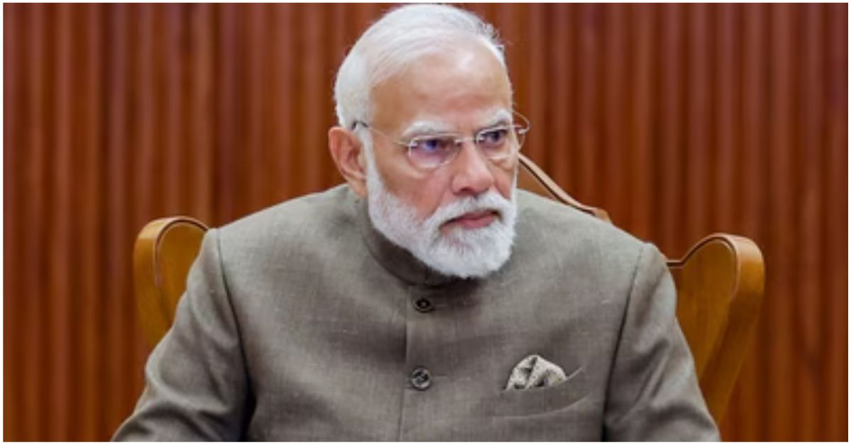 दिल्ली-मेरठ नमो भारत रैपिड ट्रेन का स्टेशन दृश्य, हाई-स्पीड ट्रेन प्लेटफॉर्म पर खड़ी