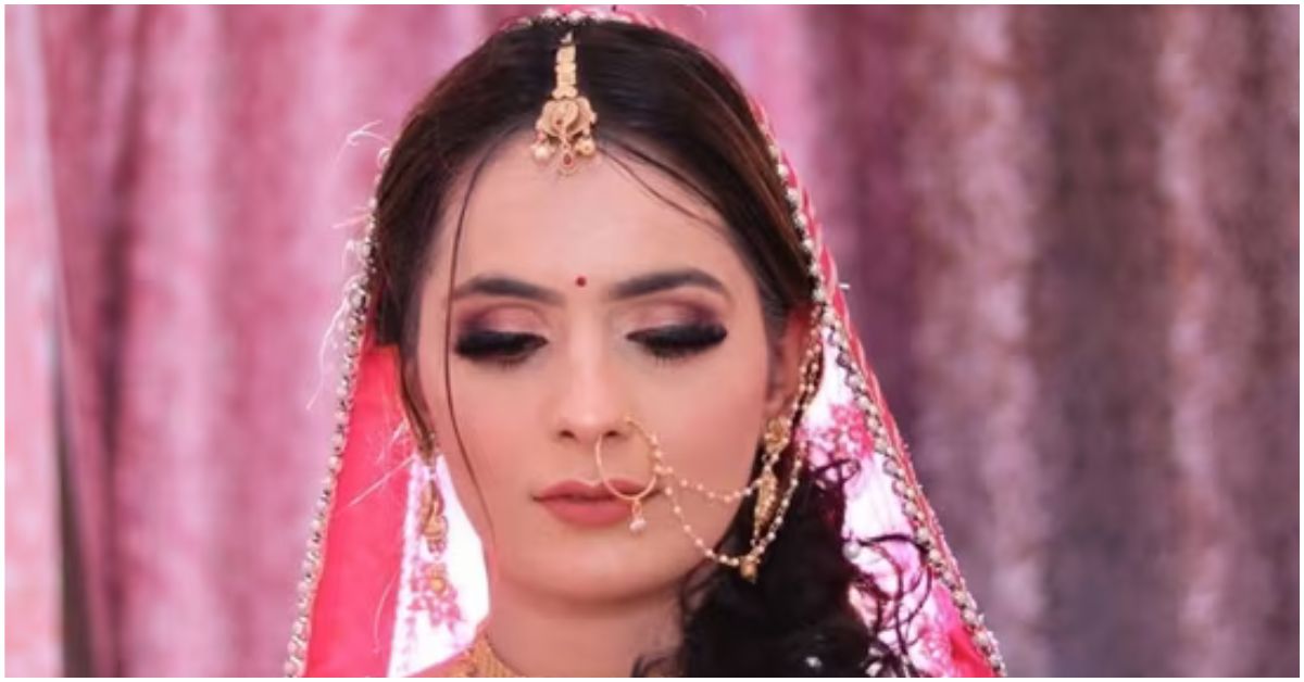 ग्रेटर नोएडा निक्की भाटी हत्याकांड मामले में इलाहाबाद हाईकोर्ट से आरोपी सास दया को जमानत मिलने के बाद कोर्ट परिसर का दृश्य, जहां वकील और पुलिसकर्मी मौजूद हैं।