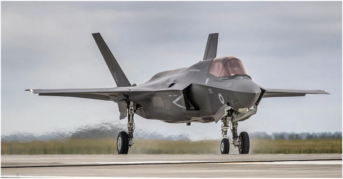 पूर्व अमेरिकी वायुसेना पायलट जेराल्ड एडी ब्राउन को चीनी सैन्य पायलटों को बिना लाइसेंस ट्रेनिंग देने के आरोप में गिरफ्तार किया गया।