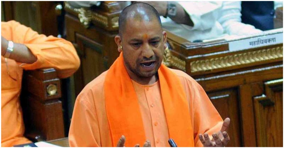 उत्तर प्रदेश के मुख्यमंत्री योगी आदित्यनाथ विधानपरिषद में विपक्षी दल समाजवादी पार्टी पर तीखा हमला करते हुए प्रदेश में कानून और विकास की उपलब्धियों पर प्रकाश डालते हुए भाषण दे रहे हैं। उन्होंने कहा कि यूपी में अब न कर्फ्यू है न दंगा, और प्रदेश कानून और सुरक्षा की मिसाल बन चुका है।