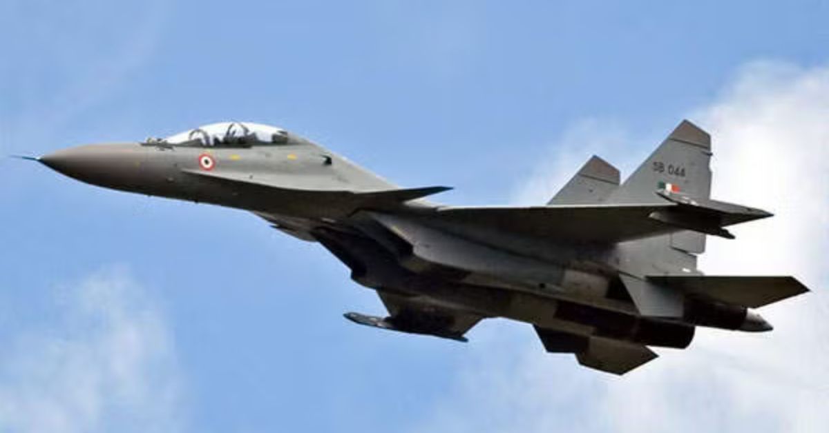 असम के कार्बी आंगलॉन्ग जिले में क्रैश हुआ भारतीय वायुसेना का Sukhoi-30MKI लड़ाकू विमान, हादसे में दो पायलट शहीद।