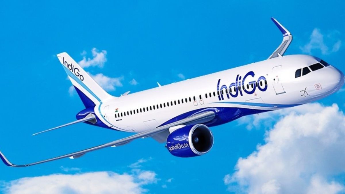 ईंधन की बढ़ती कीमतों के कारण IndiGo ने फ्लाइट टिकट पर फ्यूल चार्ज लगाया, 14 मार्च 2026 से घरेलू और अंतरराष्ट्रीय उड़ानों का किराया 425 से 2300 रुपये तक महंगा होगा।