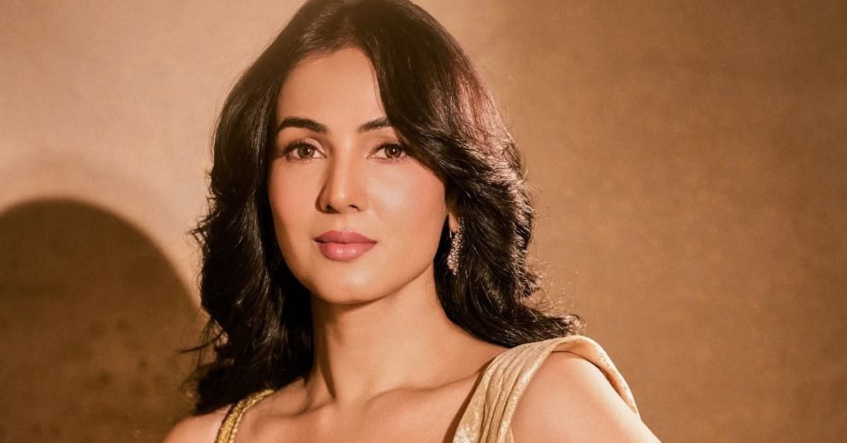 सोनल चौहान दुबई से सुरक्षित भारत लौटती हुई, अमेरिका-ईरान तनाव के बीच फंसी अभिनेत्री की घर वापसी की खुशखबरी।