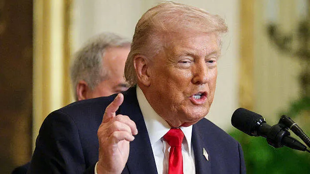 इजरायल और अमेरिका द्वारा ईरान पर हमले के बाद मिडिल ईस्ट में जारी युद्ध, तेल की कीमतों में उछाल और भारत में एलपीजी सिलेंडर महंगा हुआ।